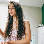 healthy curly hair routine hydration and styling steps