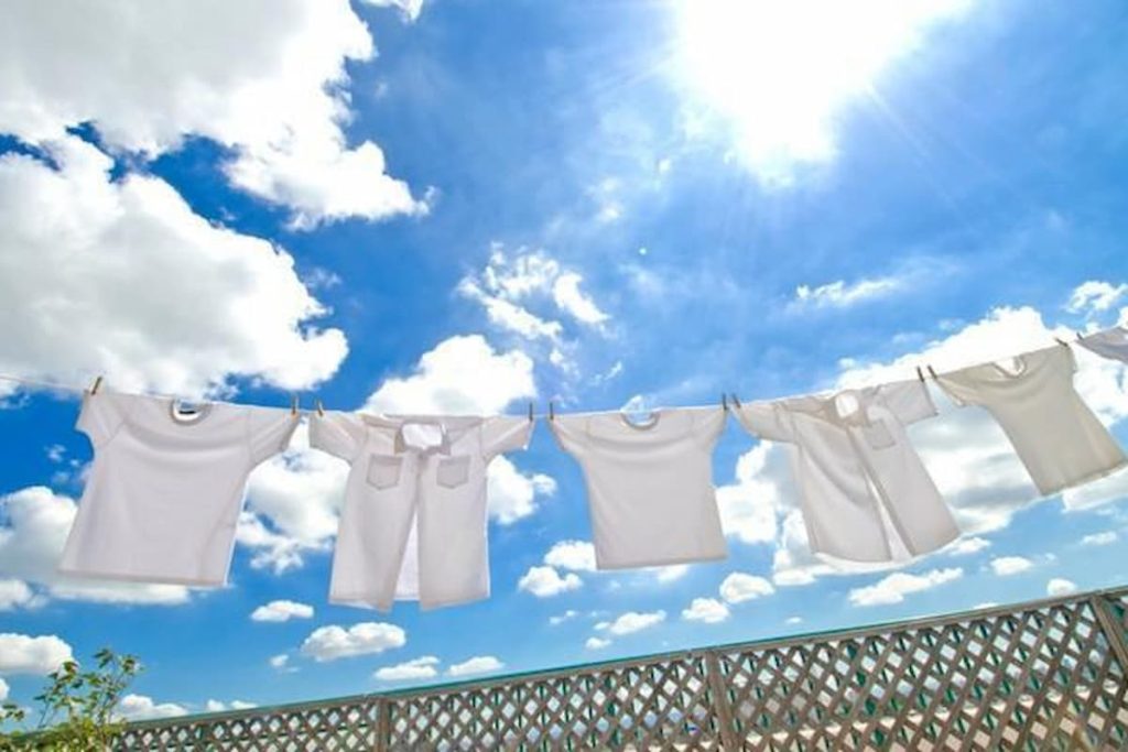 how to wash underwear to prevent stubborn odors with white vinegar and sun drying