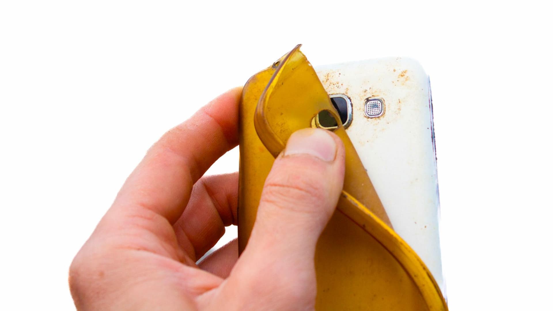 How to Clean a Phone Case: Easy Methods & Pro Tips (2026)