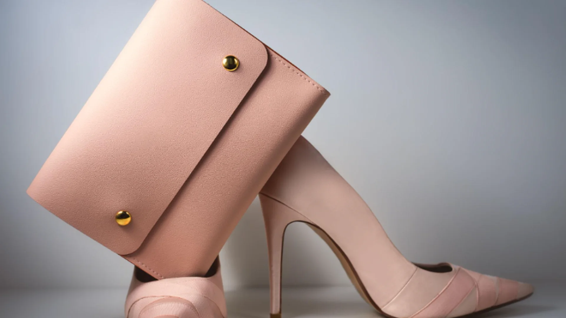 How Are Men’s and Women’s Shoes Different? A Complete Fit, Style & Comfort Guide (2026)